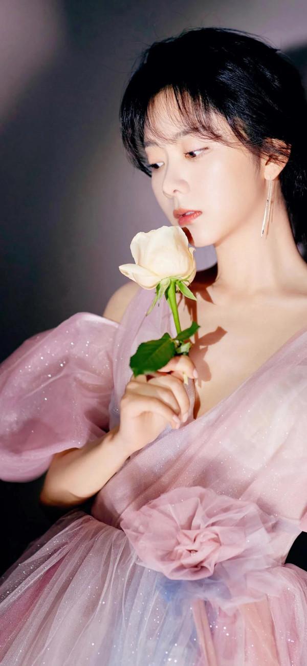 有喜歡譚松韻的嗎？30多歲的人，還是一幅娃娃臉，這才叫永遠18歲