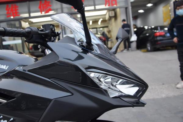 川崎Ninja 400裝貼艾利專車專用資料漆面膜保護膜
