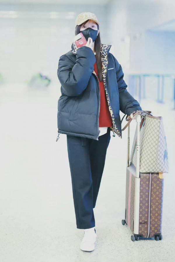 文詠珊近期的機場穿搭