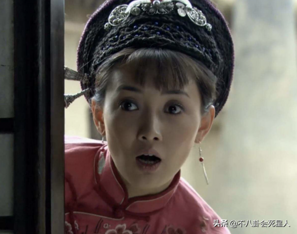 中年女星整容後遺症一堆！臉像鞋拔子，不敢做大表情，演戲沒法看