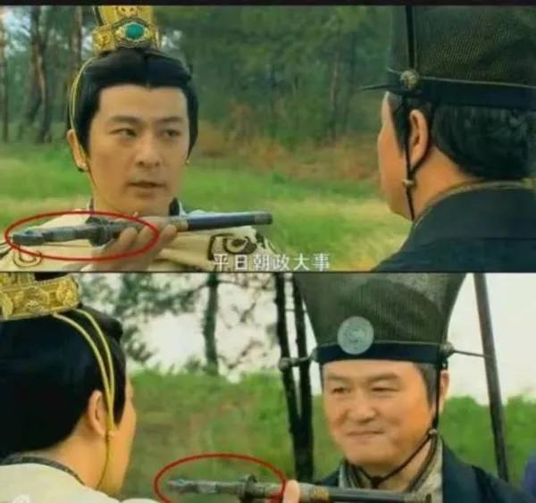 電視劇的後期製作懶到極致,這麼明顯的都沒處理,笑出腹肌了 電視劇的後期製作懶到極致,這麼明顯的都沒處理,笑出腹肌了