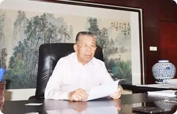 “養牛狀元”56歲踏足房地產，躍升燕郊首富，隱退後孫子被撞身亡