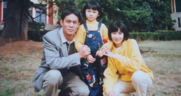 6位娛圈明星夫妻，從校服到婚紗，個個娶初戀，在一起最長40年