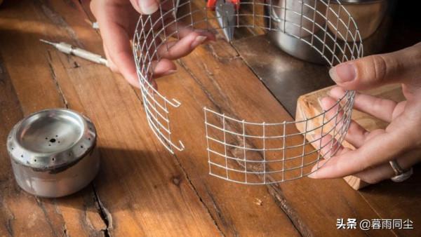 用兩個易拉罐自制戶外酒精爐，重量不到30克，輕型揹包客的最愛