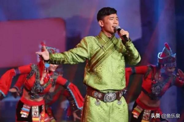 傲日其愣:從被校長羞辱的差生,逆襲到《星光大道》的年度總冠軍 傲日其愣:從被校長羞辱的差生,逆襲到《星光大道》的年度總冠軍