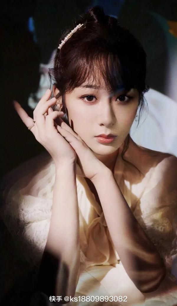 女星集圖：楊紫