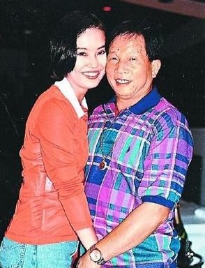 翁靜晶的“忘年戀”:“爹式”婚姻長達29年,張國榮曾為她著迷 翁靜晶的“忘年戀”:“爹式”婚姻長達29年,張國榮曾為她著迷