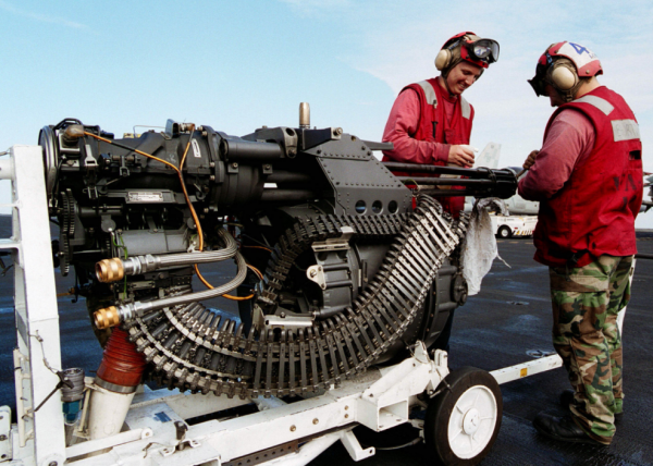 每分鐘射速六千發,施瓦辛格的“武器”,加特林機槍能有多厲害? 每分鐘射速六千發,施瓦辛格的“武器”,加特林機槍能有多厲害?