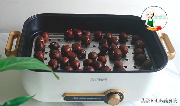 板栗去殼時，不要生剝，記住這方法，一秒一個又快又幹淨，真輕鬆