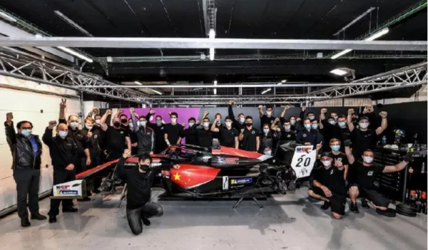 勒芒耐力賽最遺憾一幕!他領跑全程,卻在最後一刻退賽…… 勒芒耐力賽最遺憾一幕!他領跑全程,卻在最後一刻退賽……