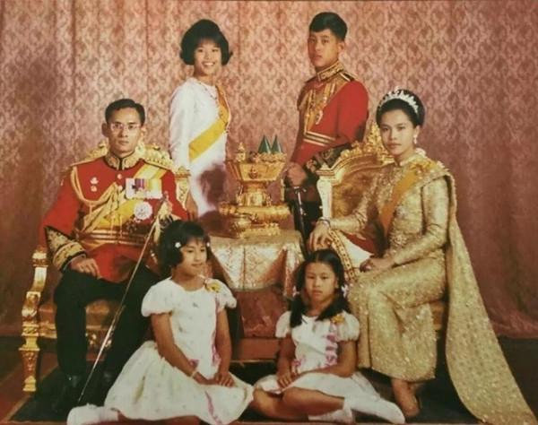 泰國最美公主罕見露面:神似王祖賢又美又颯,王后蘇提達黯然失色 泰國最美公主罕見露面:神似王祖賢又美又颯,王后蘇提達黯然失色