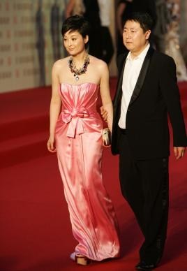 與張怡寧富豪老公同居12年不珍惜,3次閃婚終嫁窮人,袁立後悔嗎 與張怡寧富豪老公同居12年不珍惜,3次閃婚終嫁窮人,袁立後悔嗎