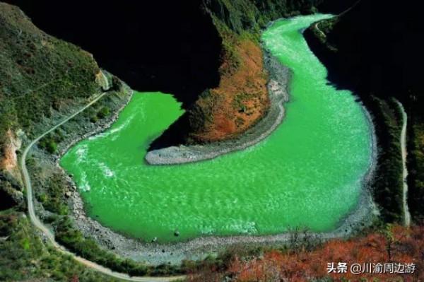 四川又一個“稻城亞丁”，目前還少有人知道，藏在318旁邊