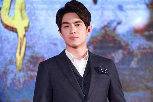 俗話說:“鷹鉤鼻子三角眼,不是自己要躲遠”,何意?有無道理? 俗話說:“鷹鉤鼻子三角眼,不是自己要躲遠”,何意?有無道理?