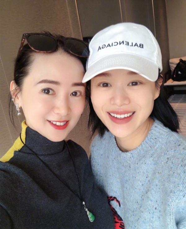 謝天華參加聚會，翁虹與同學謝君豪32年後同框，均凍齡有術狀態好