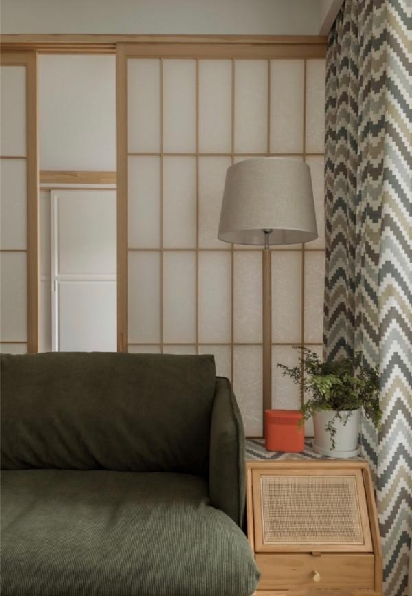 日本女主，一人獨居，把家改造得像電影般精緻唯美，一點也不將就