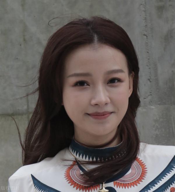 孫怡：和李沁好像的一個人，長得好嫩啊