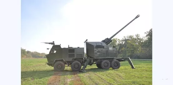 NORA-B52輪式自行榴彈炮