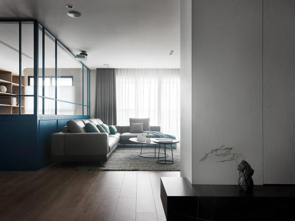 她花20萬裝100㎡新房，做最對的事：床頭隔出步入式衣帽間，漂亮