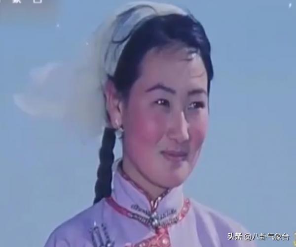 哈斯高娃：不滿騰格爾“嗜酒如命”離婚，單身26年不婚不育