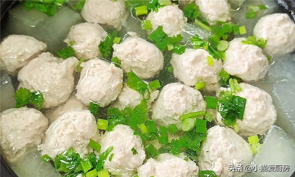 冬瓜丸子湯這樣做太好喝了，湯鮮丸子嫩滑，冷天來一碗特別舒服