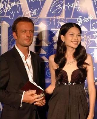 超模呂燕：被身邊人嫌棄，嫁法國貴族後被寵成公主，兒子成她驕傲