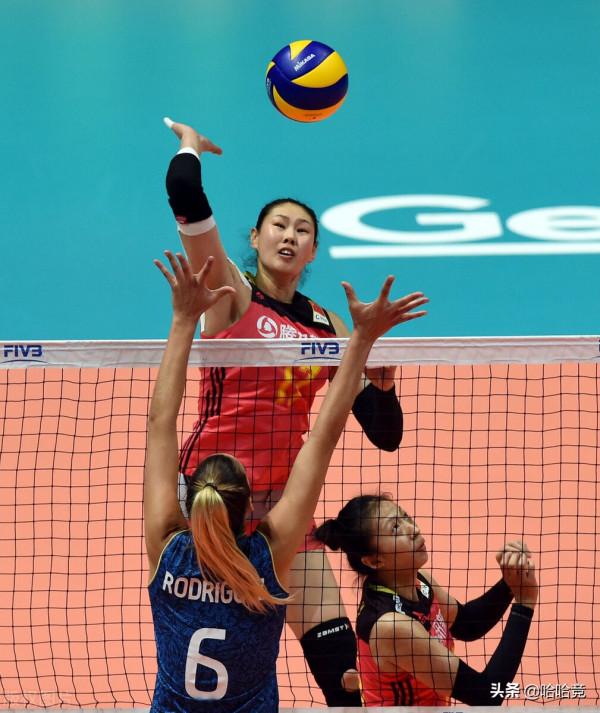 中國女排名將顏妮正式宣佈退役,貼出與郎平兩個擁抱瞬間令人動容 中國女排名將顏妮正式宣佈退役,貼出與郎平兩個擁抱瞬間令人動容