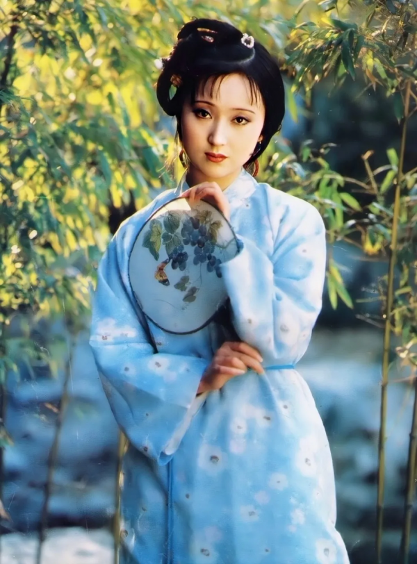 古裝戲沒救了?這些女明星的古裝造型一個比一個奇葩… 古裝戲沒救了?這些女明星的古裝造型一個比一個奇葩…