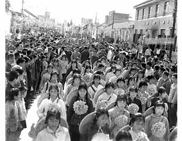 20歲上海女知青為愛留守，嫁入農村朝鮮族家庭，老年直言從不後悔