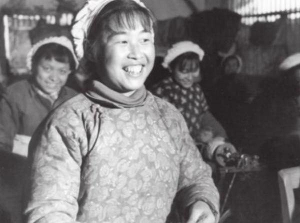 毛主席請14歲小姑娘參加開國大典，遭到拒絕，毛主席：我得見見她