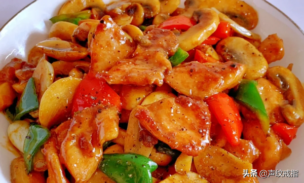 一頓飯：豆角燜面+口蘑彩椒雞胸肉