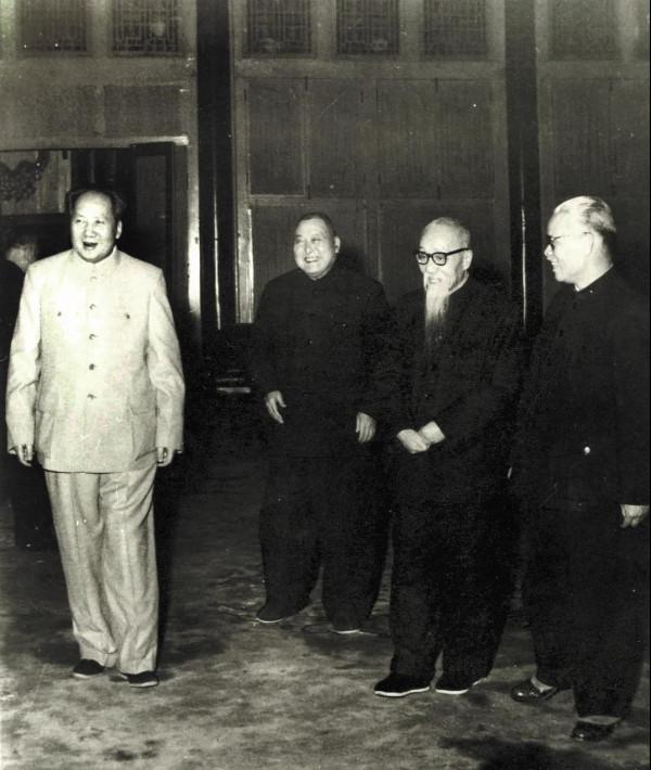 偉大的領袖毛主席身經百戰,從未有過絲毫退縮,可卻也有三“怕” 偉大的領袖毛主席身經百戰,從未有過絲毫退縮,可卻也有三“怕”