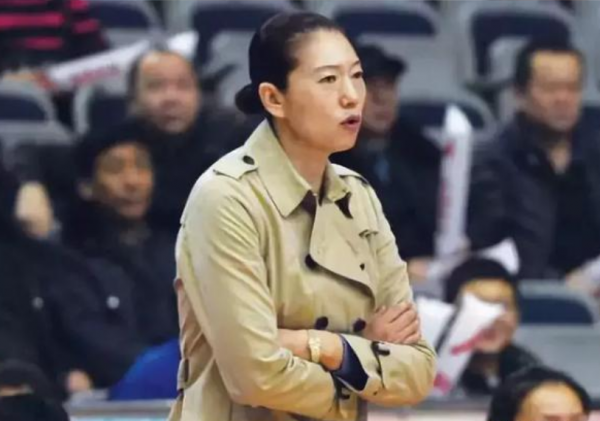 鞏曉彬籃協主席，鳳凰隊成新疆男籃，許利民迎下課危機