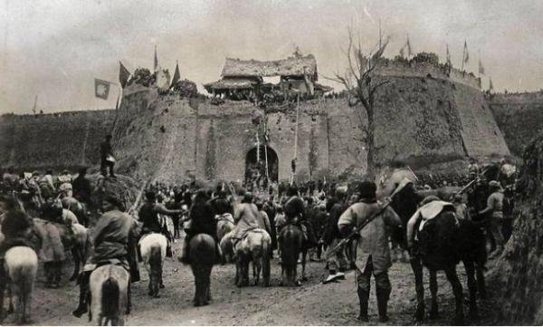 河南86歲老兵接受慰問,牆上老照片嚇壞省委書記,緊急聯絡軍區 河南86歲老兵接受慰問,牆上老照片嚇壞省委書記,緊急聯絡軍區