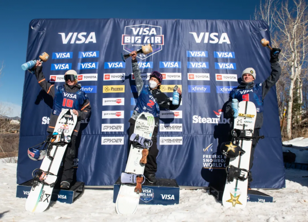 為什麼長得美的、帥的，最近都穿著FENDI玩滑雪