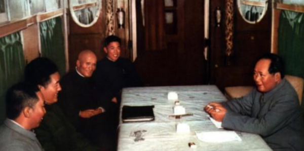 76年毛主席逝世，汪東興看過悼詞後提出一點意見，華國鋒：我贊成