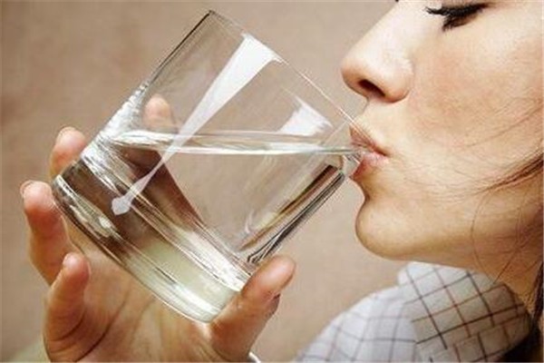 早起喝水對身體有好處,但是這杯水,你真的喝對了嗎? 早起喝水對身體有好處,但是這杯水,你真的喝對了嗎?