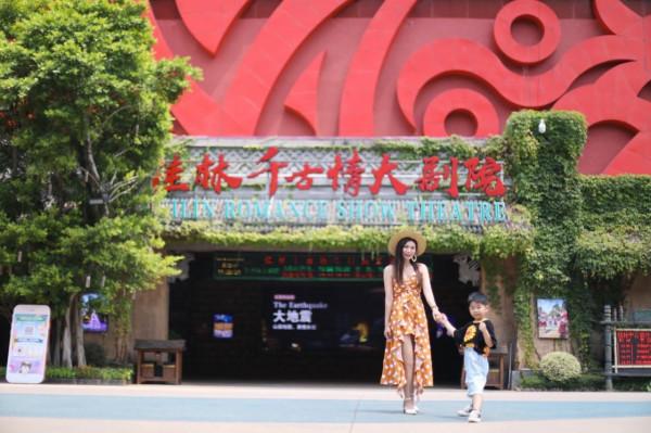 暑假，帶娃來桂林千古情放肆撒野，看精彩演出，重返侏羅紀