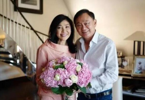 54歲英拉穿粉衣扮嫩,同框比美贏小24歲不丹王后,哥哥始終守護她 54歲英拉穿粉衣扮嫩,同框比美贏小24歲不丹王后,哥哥始終守護她