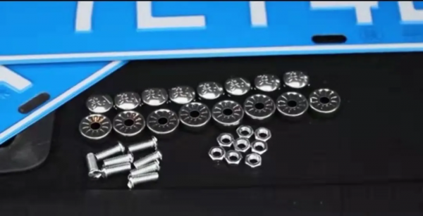 「車叔講堂」不會安裝車牌？別急，車叔手把手教會你