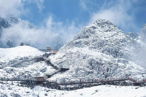 絕美雪山旁的避世酒店