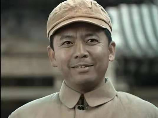 “趙政委”何政軍：一生只愛一人，娶初戀當老婆，結婚29年無緋聞