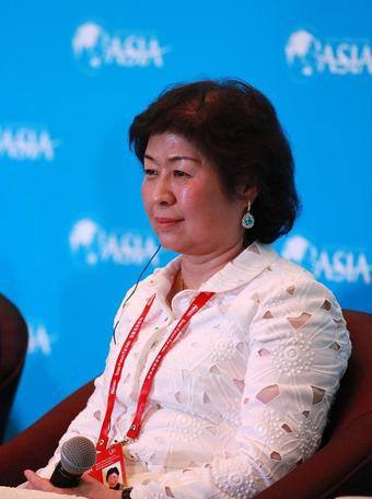 廣東農村姑娘，放棄50萬年薪去撿破爛，49歲成中國女首富，憑啥？