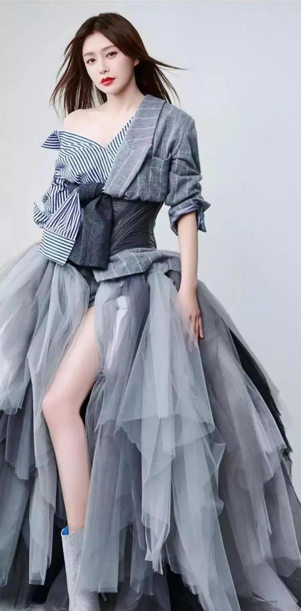 美豔絕倫的秦嵐