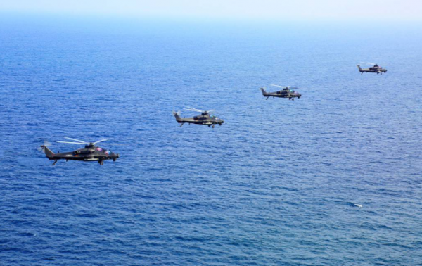 解放軍對臺戰巡成常態，武直-10首次現身，退役將領：模擬奪島