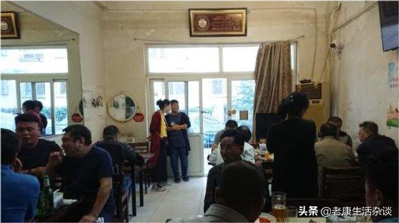藏在法源寺附近的衚衕餐廳，店名寫著商店，卻一直開了好多年