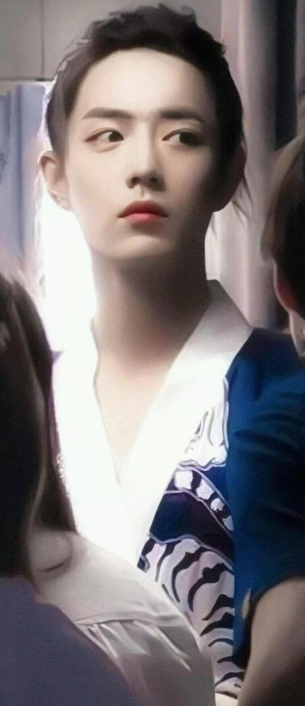 #肖戰時尚芭莎雜誌#荷塘映月色,月色撩人心,高馬尾永遠滴神 #肖戰時尚芭莎雜誌#荷塘映月色,月色撩人心,高馬尾永遠滴神