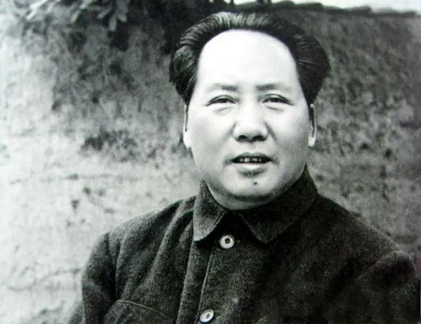 1959年國慶,一農村老婦受邀登上天安門,老婦:毛主席是我乾兒子 1959年國慶,一農村老婦受邀登上天安門,老婦:毛主席是我乾兒子