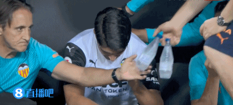 西甲-本澤馬絕殺維尼修斯傳射 皇馬3分鐘2球2-1逆轉瓦倫