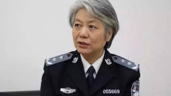 所有殺妻的男人都有一個共同特徵：外人面前慫，家人面前狠